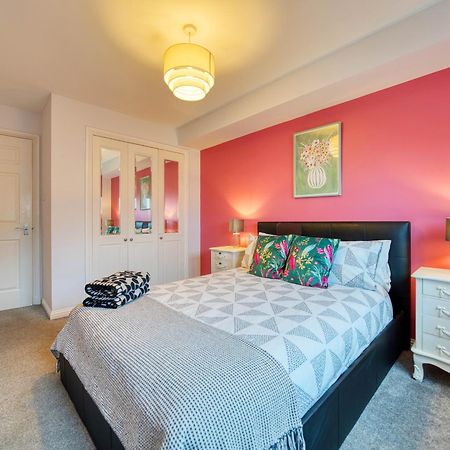 Апартаменты Modern 2 Bed Flat With Free Parking Глазго Экстерьер фото