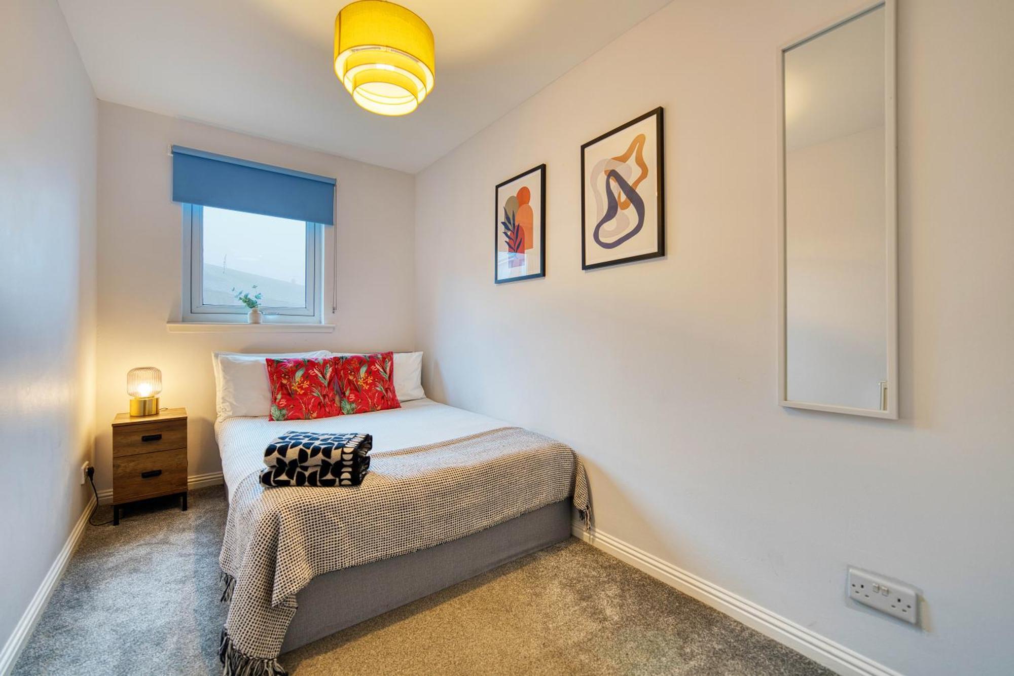 Апартаменты Modern 2 Bed Flat With Free Parking Глазго Экстерьер фото