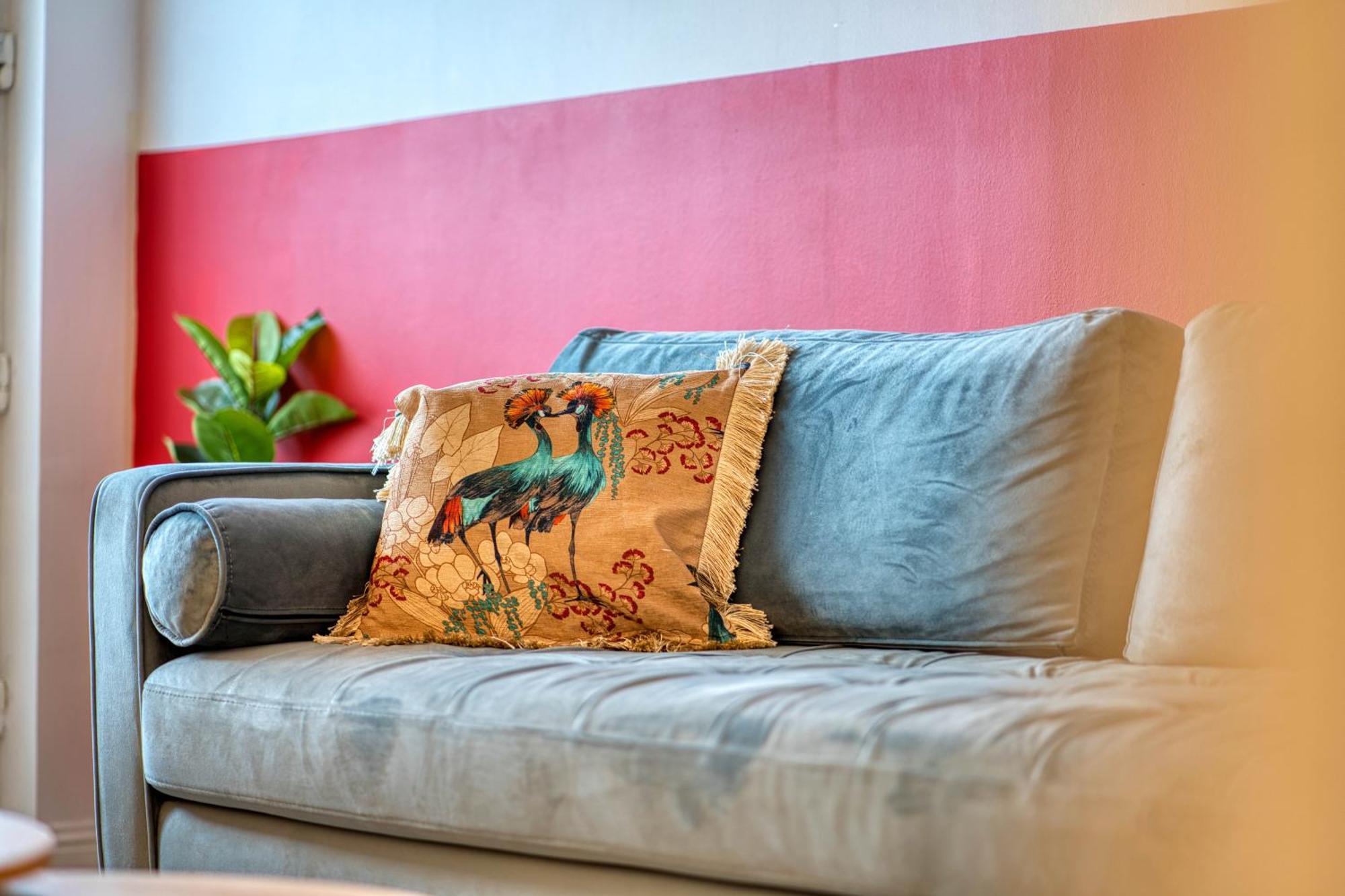 Апартаменты Modern 2 Bed Flat With Free Parking Глазго Экстерьер фото