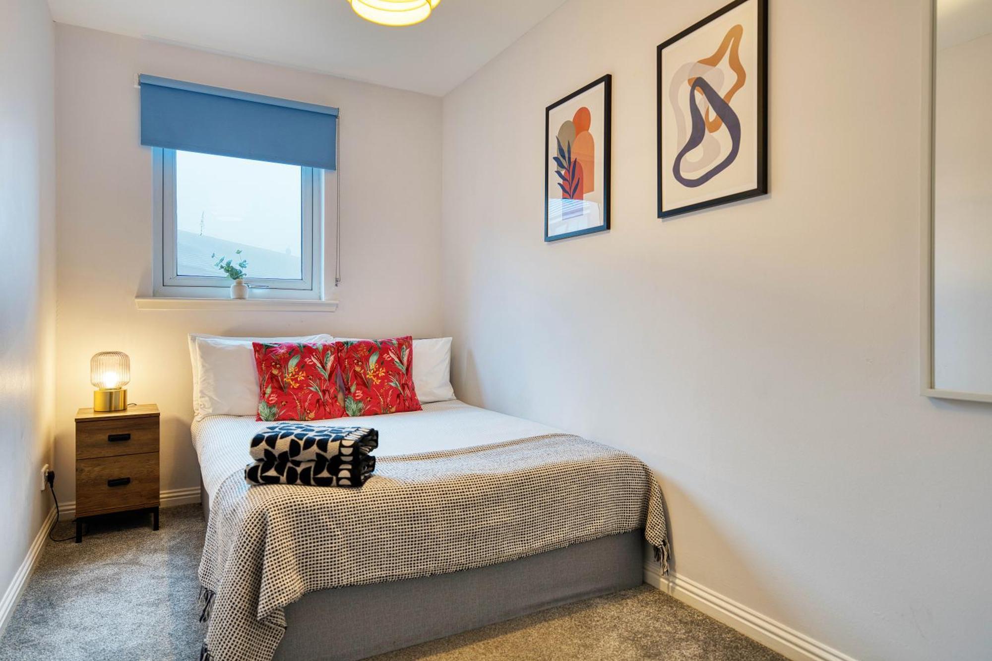 Апартаменты Modern 2 Bed Flat With Free Parking Глазго Экстерьер фото