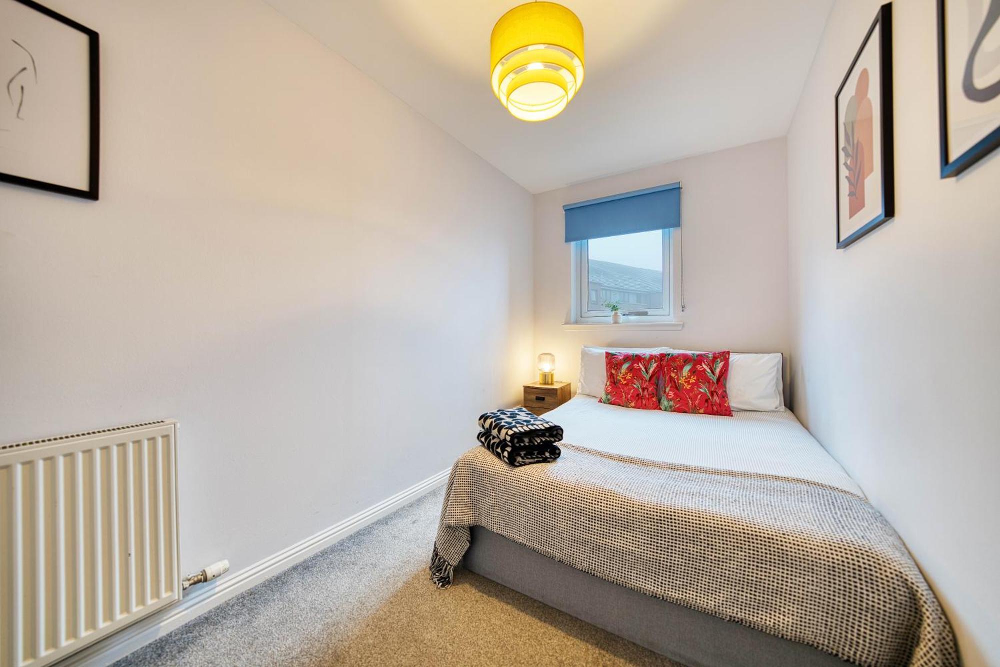 Апартаменты Modern 2 Bed Flat With Free Parking Глазго Экстерьер фото